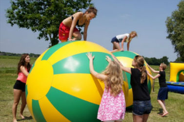 Fonkelnieuw Zeskamp spellen huren voor dorpsfeesten en evenementen | Crazy Air KW-27