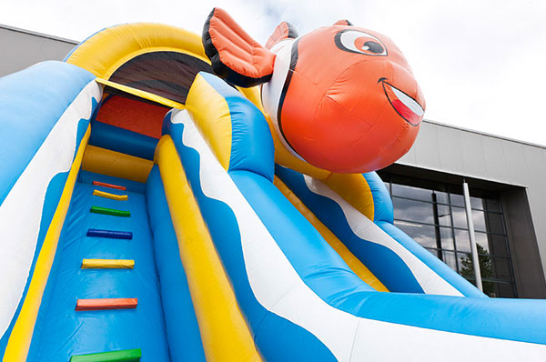 Mega Nemo slide huren | De leukste waterglijbanen | Air